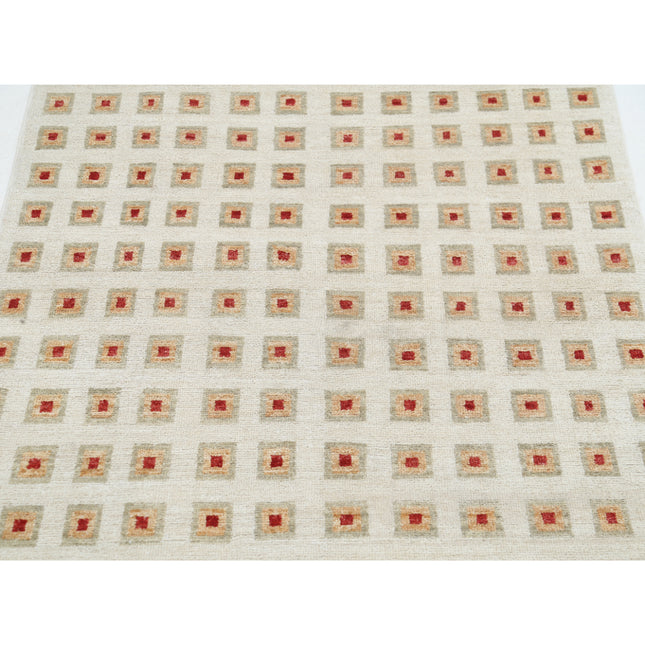 Modcar 3' 3" X 4' 7" Hand-Knotted Wool Rug 3' 3" X 4' 7" (99 X 140) / Ivory / Red