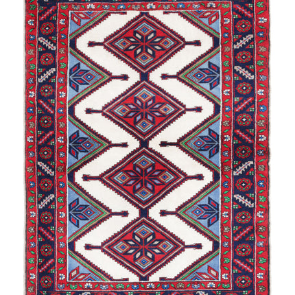 Hamadan 3' 5" X 4' 9" Hand Knotted Wool Rug 3' 5" X 4' 9" (104 X 145) / Ivory / Wool