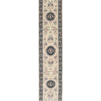 Heritage 2' 6" X 13' 7" Hand Knotted Wool Rug 2' 6" X 13' 7" (76 X 414) / Ivory / Wool