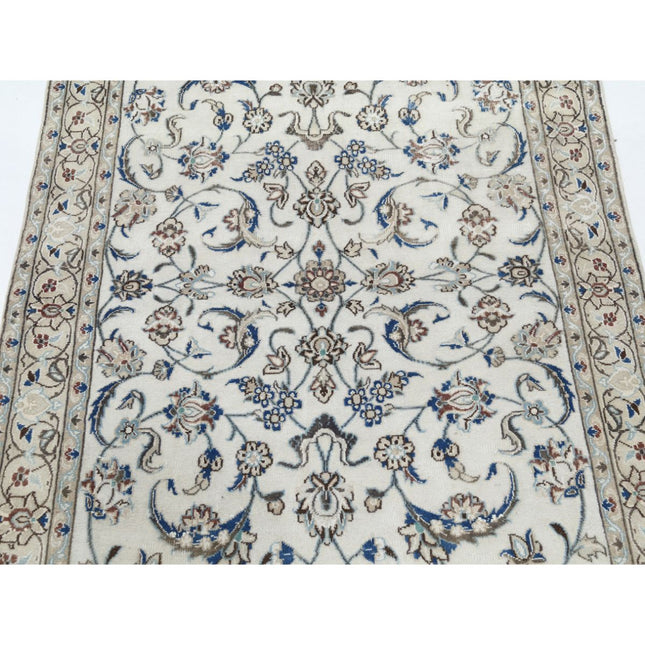 Nain 3' 5" X 5' 1" Wool Hand-Knotted Rug 3' 5" X 5' 1" (104 X 155) / Ivory / Ivory