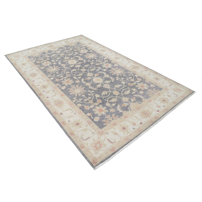Serenity 5' 7" X 8' 8" Wool Hand-Knotted Rug 5' 7" X 8' 8" (170 X 264) / Grey / Ivory