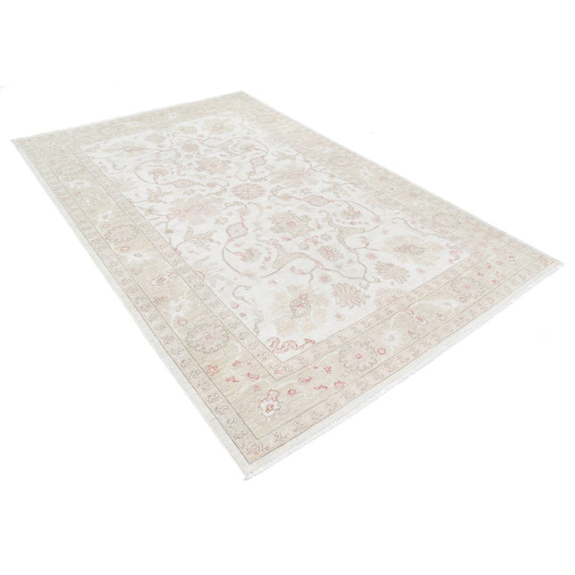 Serenity 5' 11" X 9' 3" Wool Hand-Knotted Rug 5' 11" X 9' 3" (180 X 282) / Ivory / Gold