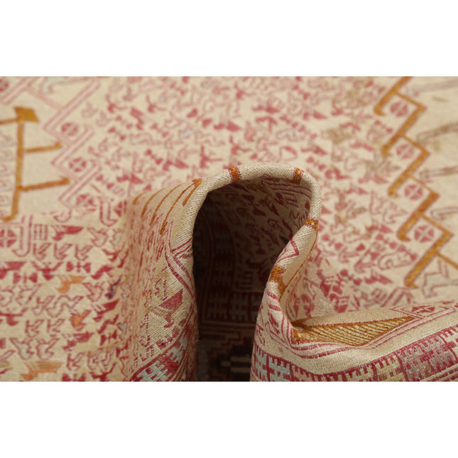Silki Kilim 3' 11" X 6' 4" Silk Hand-Woven Kilim 3' 11" X 6' 4" (119 X 193) / Multi / Multi