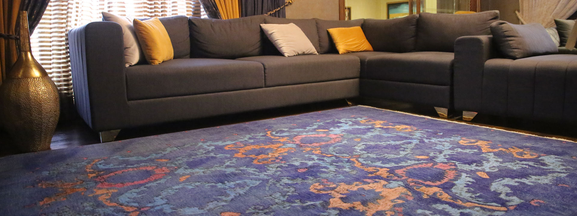 RUG BENEFITS AND TIPS WITH SMALL ROOMS