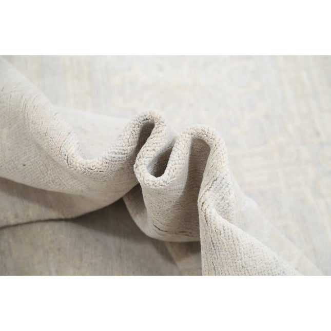 Khotan 15' 10" X 18' 10" Hand-Knotted Wool Rug 15' 10" X 18' 10" (483 X 574) / Ivory / Grey