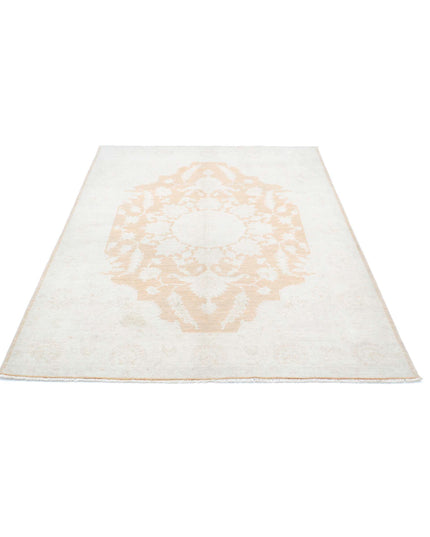 Ariana 4' 10" X 6' 9" Hand Knotted Wool Rug 4' 10" X 6' 9" (147 X 206) / Ivory / Wool