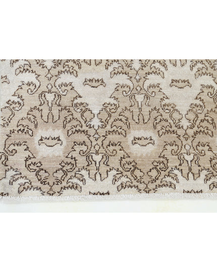 Artemix 4' 4" X 5' 4" Hand Knotted Wool Rug 4' 4" X 5' 4" (132 X 162) / Ivory / Wool