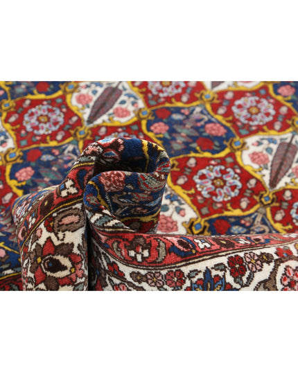 Bakhtiari 5' 1" X 8' 3" Hand Knotted Wool Rug 5' 1" X 8' 3" (155 X 251) / Red / Wool