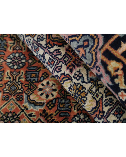 Bijar 6' 7" X 9' 11" Hand Knotted Wool Rug 6' 7" X 9' 11" (201 X 302) / Rust / Wool