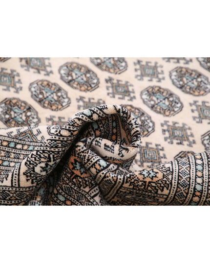 Bokhara 7' 10" X 10' 2" Hand Knotted Wool Rug 7' 10" X 10' 2" (239 X 310) / Ivory / Wool