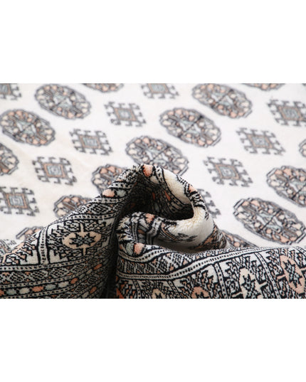 Bokhara 8' 4" X 9' 9" Hand Knotted Wool Rug 8' 4" X 9' 9" (254 X 297) / Ivory / Wool