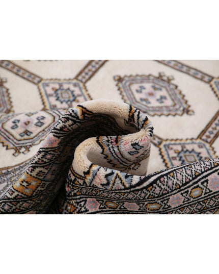 Bokhara 6' 7" X 8' 8" Hand Knotted Wool Rug 6' 7" X 8' 8" (201 X 264) / Ivory / Wool