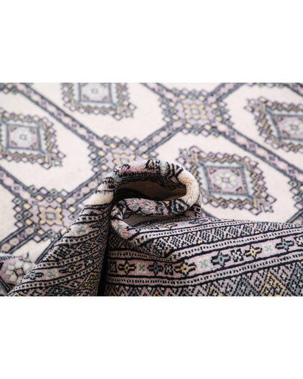 Bokhara 6' 1" X 8' 11" Hand Knotted Wool Rug 6' 1" X 8' 11" (185 X 272) / Ivory / Wool