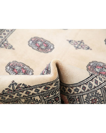 Bokhara 4' 1" X 5' 10" Hand Knotted Wool Rug 4' 1" X 5' 10" (124 X 178) / Ivory / Wool