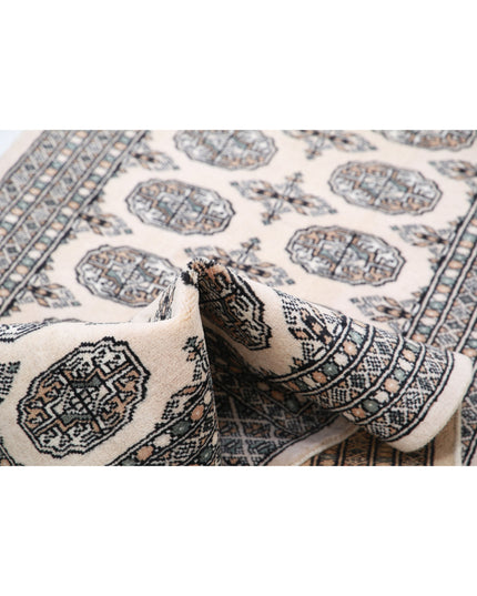 Bokhara 2' 6" X 8' 0" Hand Knotted Wool Rug 2' 6" X 8' 0" (76 X 244) / Ivory / Wool