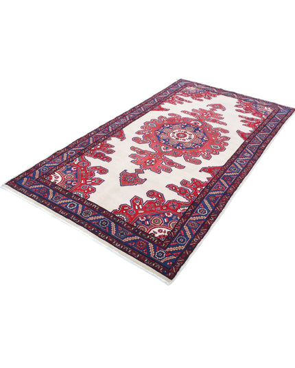 Hamadan 4' 9" X 8' 11" Hand Knotted Wool Rug 4' 9" X 8' 11" (145 X 272) / Ivory / Wool