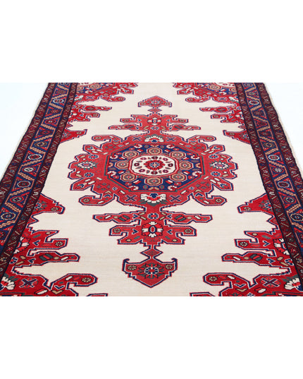 Hamadan 4' 9" X 8' 11" Hand Knotted Wool Rug 4' 9" X 8' 11" (145 X 272) / Ivory / Wool