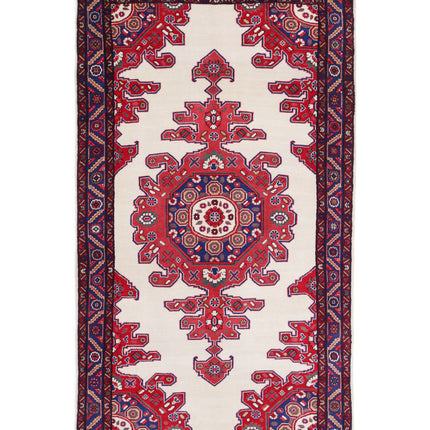 Hamadan 4' 9" X 8' 11" Hand Knotted Wool Rug 4' 9" X 8' 11" (145 X 272) / Ivory / Wool