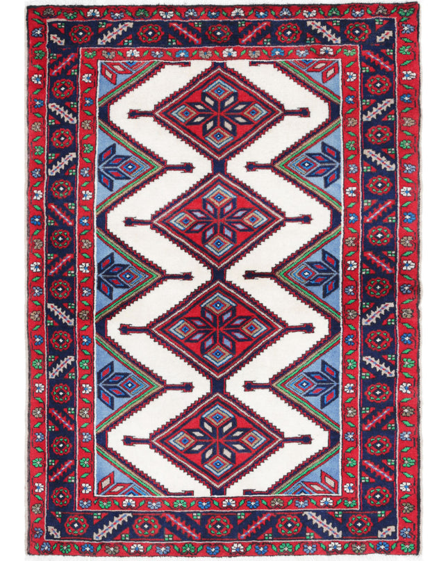 Hamadan 3' 5" X 4' 9" Hand Knotted Wool Rug 3' 5" X 4' 9" (104 X 145) / Ivory / Wool