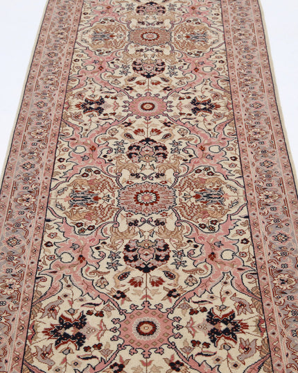 Heritage 2' 9" X 13' 4" Hand Knotted Wool Rug 2' 9" X 13' 4" (84 X 406) / Ivory / Wool