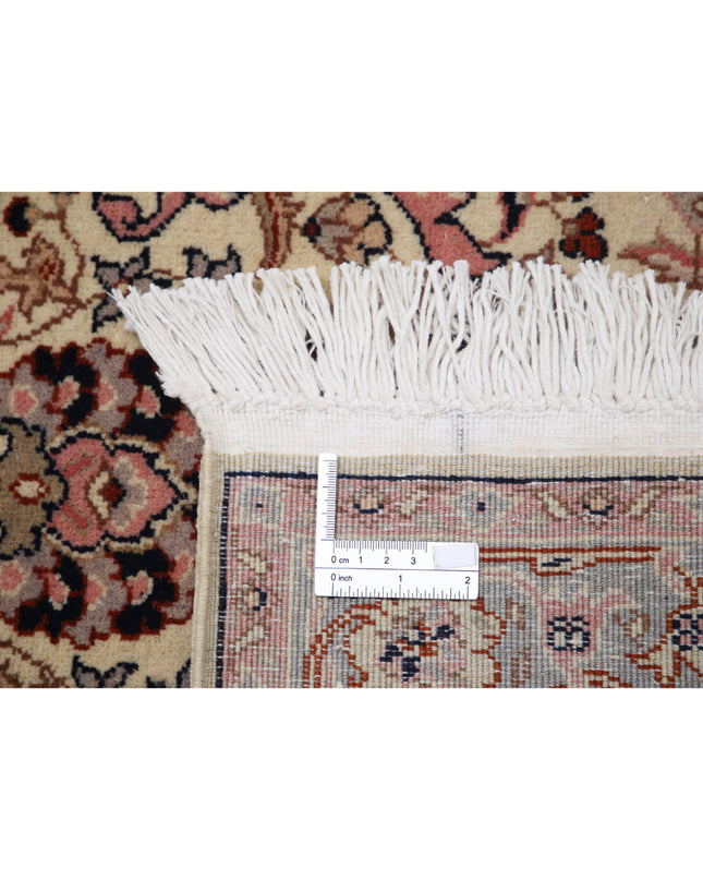 Heritage 2' 9" X 13' 4" Hand Knotted Wool Rug 2' 9" X 13' 4" (84 X 406) / Ivory / Wool