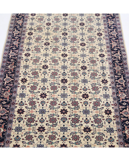 Heritage 2' 7" X 7' 11" Hand Knotted Wool Rug 2' 7" X 7' 11" (79 X 241) / Ivory / Wool