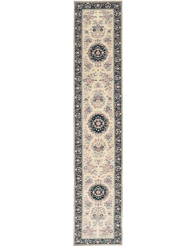 Heritage 2' 6" X 13' 7" Hand Knotted Wool Rug 2' 6" X 13' 7" (76 X 414) / Ivory / Wool