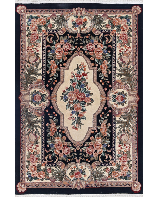 Heritage 3' 10" X 5' 10" Hand Knotted Wool Rug 3' 10" X 5' 10" (117 X 178) / Ivory / Wool