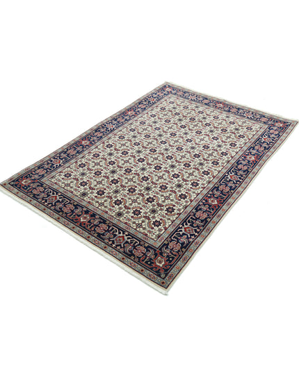 Heritage 4' 0" X 5' 10" Hand Knotted Wool Rug 4' 0" X 5' 10" (122 X 178) / Ivory / Wool