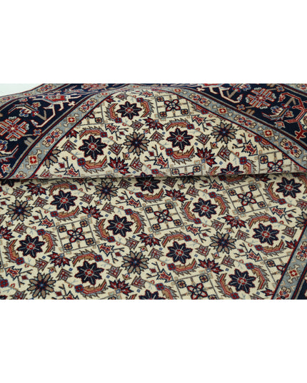 Heritage 4' 0" X 5' 10" Hand Knotted Wool Rug 4' 0" X 5' 10" (122 X 178) / Ivory / Wool