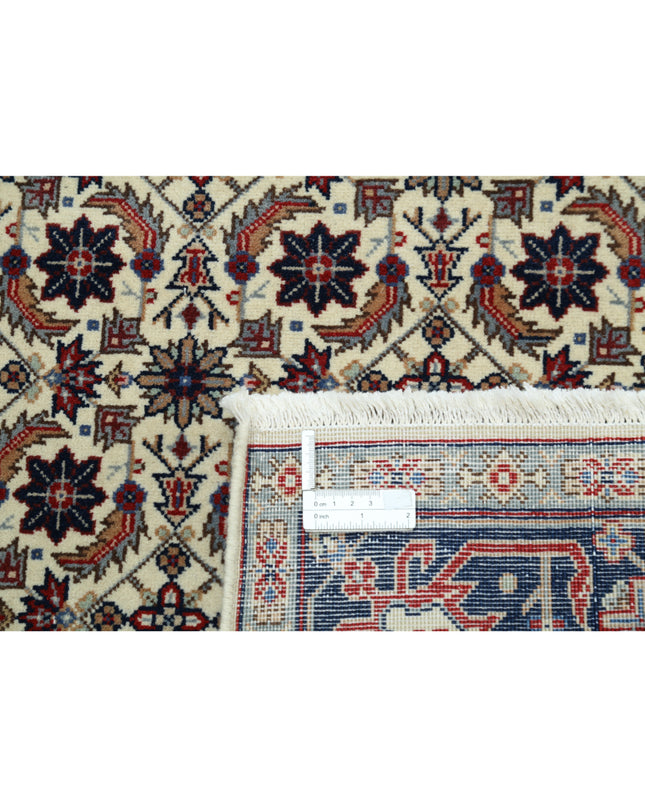 Heritage 4' 0" X 5' 10" Hand Knotted Wool Rug 4' 0" X 5' 10" (122 X 178) / Ivory / Wool