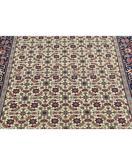 Heritage 4' 0" X 5' 10" Hand Knotted Wool Rug 4' 0" X 5' 10" (122 X 178) / Ivory / Wool