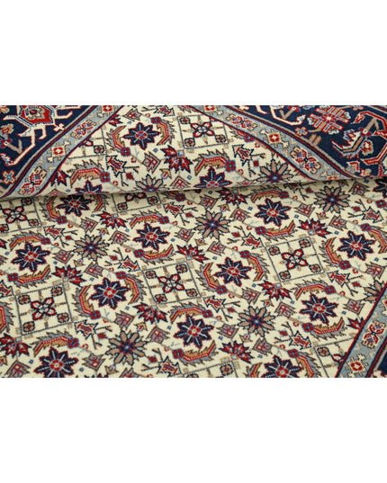 Heritage 4' 0" X 5' 10" Hand Knotted Wool Rug 4' 0" X 5' 10" (122 X 178) / Ivory / Wool