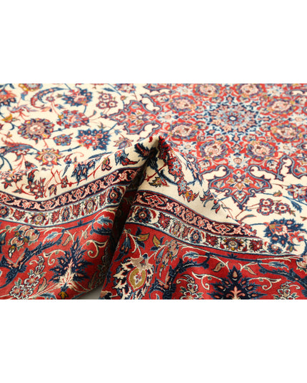 Isfahan 7' 4" X 11' 1" Hand Knotted Wool Rug 7' 4" X 11' 1" (223 X 338) / Ivory / Wool