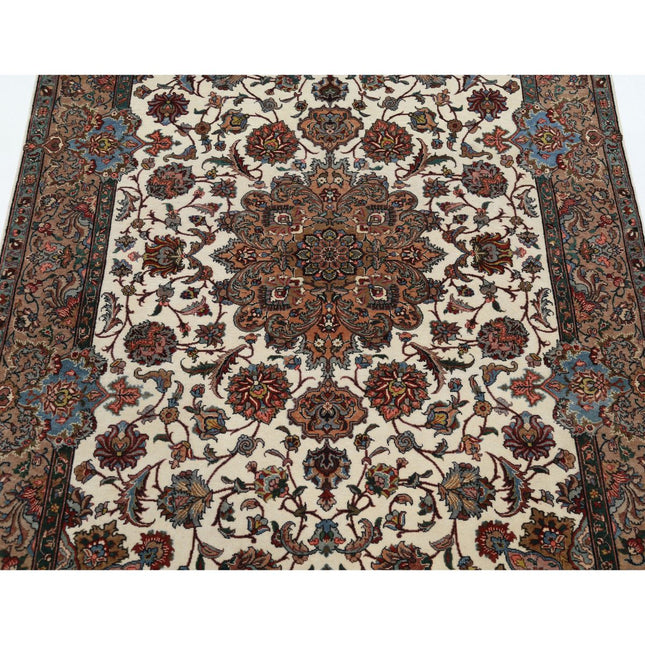 Isfahan 4' 0" X 5' 7" Hand Knotted Wool Rug 4' 0" X 5' 7" (122 X 170) / Ivory / Brown