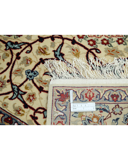 Isfahan 3' 7" X 5' 3" Hand Knotted Wool & Silk Rug 3' 7" X 5' 3" (109 X 160) / Ivory / Wool & Silk