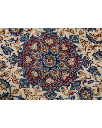 Isfahan 3' 7" X 5' 5" Hand Knotted Wool & Silk Rug 3' 7" X 5' 5" (109 X 165) / Ivory / Wool & Silk