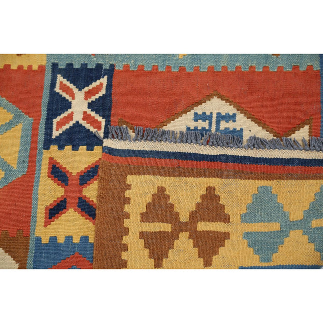 Kafkaas Kilim 5' 0" X 6' 7" Wool Hand-Woven Kilim 5' 0" X 6' 7" (152 X 201) / Multi / Multi