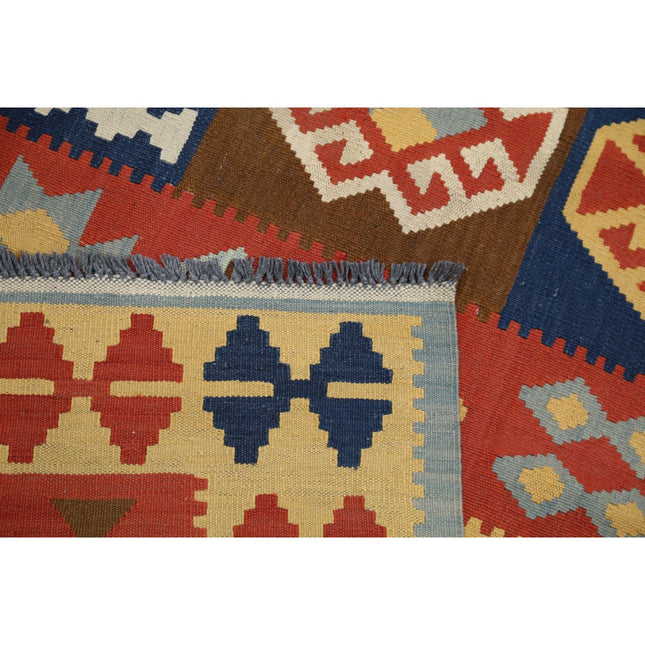 Kafkaas Kilim 5' 1" X 6' 9" Wool Hand-Woven Kilim 5' 1" X 6' 9" (155 X 206) / Multi / Multi