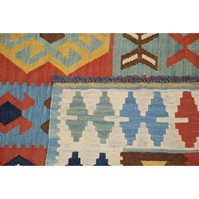 Kafkaas Kilim 5' 1" X 6' 10" Wool Hand-Woven Kilim 5' 1" X 6' 10" (155 X 208) / Multi / Multi