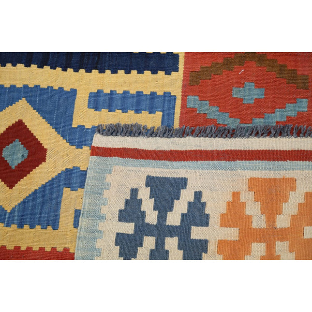 Kafkaas Kilim 4' 11" X 6' 7" Wool Hand-Woven Kilim 4' 11" X 6' 7" (150 X 201) / Multi / Multi