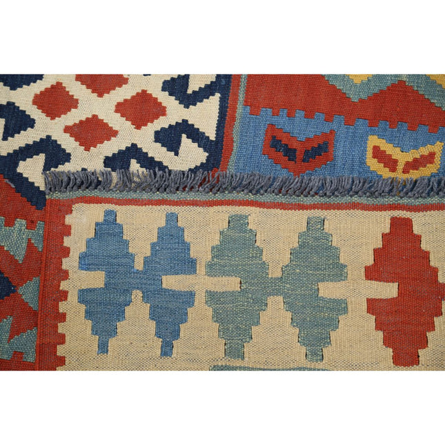 Kafkaas Kilim 4' 9" X 6' 11" Wool Hand-Woven Kilim 4' 9" X 6' 11" (145 X 211) / Multi / Multi