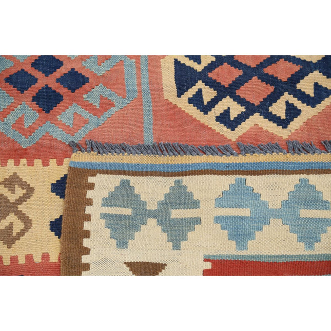 Kafkaas Kilim 5' 2" X 6' 9" Wool Hand-Woven Kilim 5' 2" X 6' 9" (157 X 206) / Multi / Multi