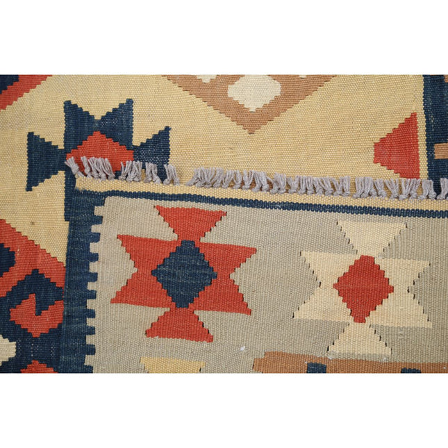 Kafkaas Kilim 4' 8" X 6' 5" Wool Hand-Woven Kilim 4' 8" X 6' 5" (142 X 196) / Multi / Multi