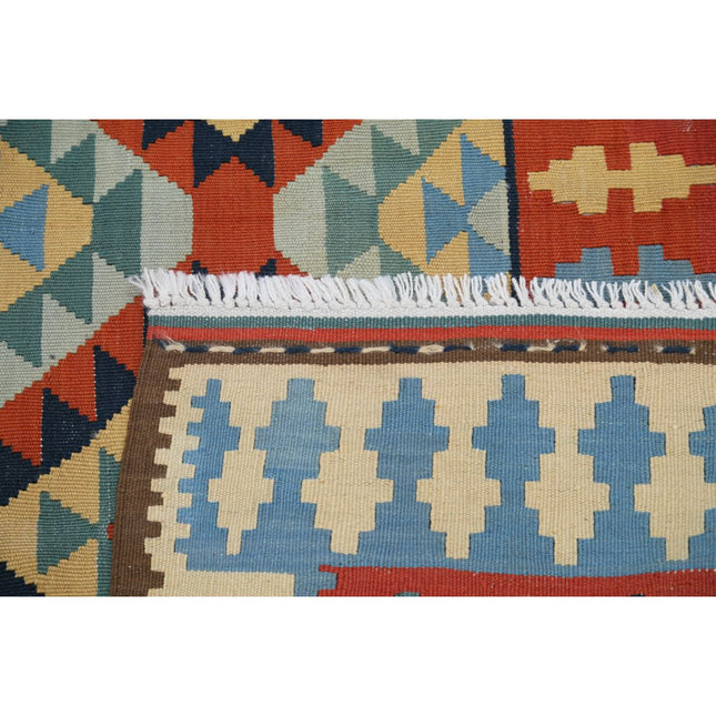 Kafkaas Kilim 4' 10" X 6' 5" Wool Hand-Woven Kilim 4' 10" X 6' 5" (147 X 196) / Multi / Multi