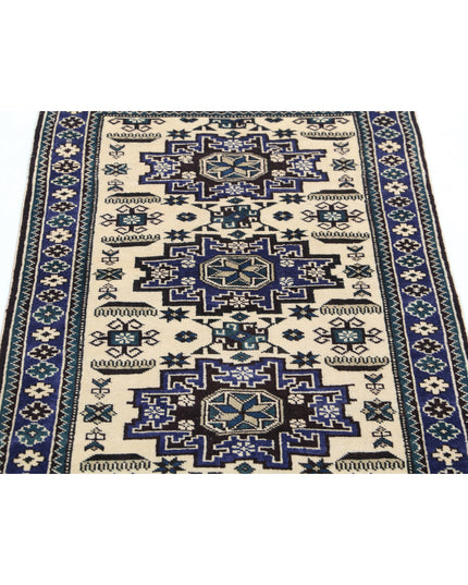 Kazak 2' 5" X 3' 4" Hand Knotted Wool Rug 2' 5" X 3' 4" (74 X 101) / Ivory / Wool