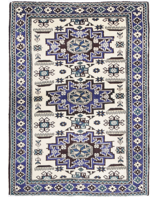 Kazak 2' 5" X 3' 4" Hand Knotted Wool Rug 2' 5" X 3' 4" (74 X 101) / Ivory / Wool