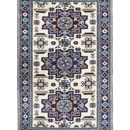 Kazak 2' 3" X 3' 9" Hand Knotted Wool Rug 2' 3" X 3' 9" (69 X 114) / Ivory / Wool