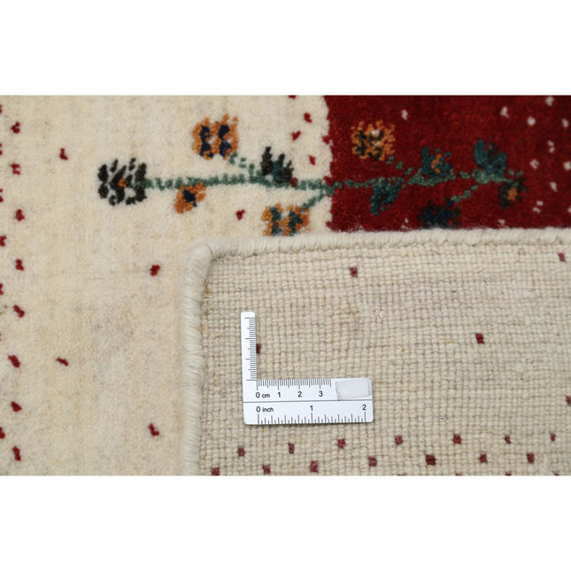 Modren 4' 9" X 6' 6" Wool Hand-Knotted Rug 4' 9" X 6' 6" (145 X 198) / Ivory / Red