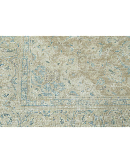 Nain 6' 7" X 10' 1" Hand Knotted Wool Rug 6' 7" X 10' 1" (201 X 307) / Taupe / Wool